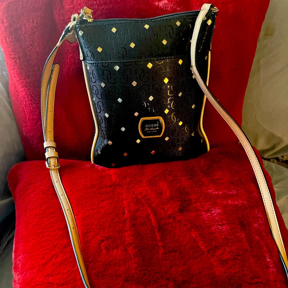 GUESs G—this is your purse!